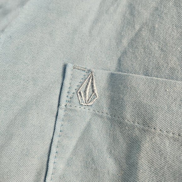 Volcom Men's XXL Light Blue Cotton Button Up Shirt Short Sleeve Modern Fit - Picture 4 of 12